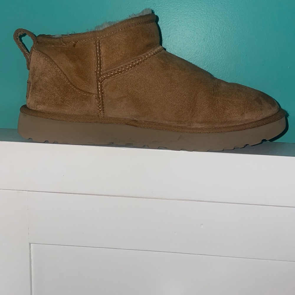 Women’s UGG classic ultra minis size 9.5